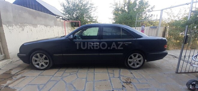 Mercedes E 240 1999, 298,000 km - 2.4 l - Bakı