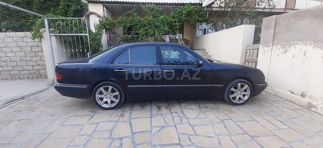 Mercedes E 240 1999, 298,000 km - 2.4 l - Bakı