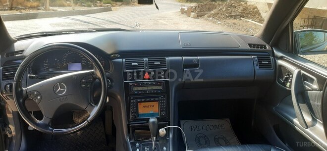 Mercedes E 240 1999, 298,000 km - 2.4 l - Bakı