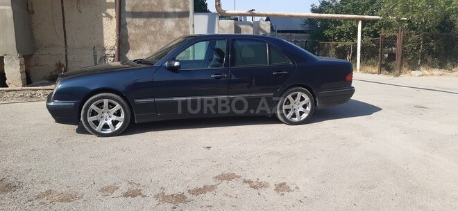 Mercedes E 240 1999, 298,000 km - 2.4 l - Bakı