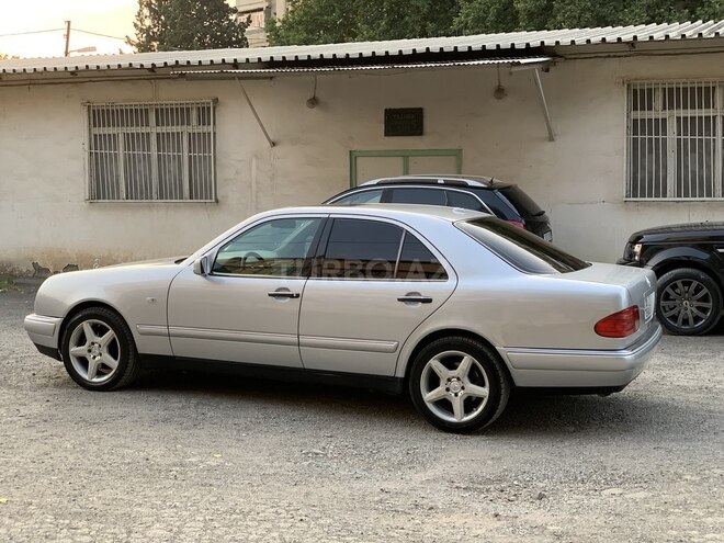 Mercedes E 280 1999, 256,000 km - 2.8 l - Gəncə