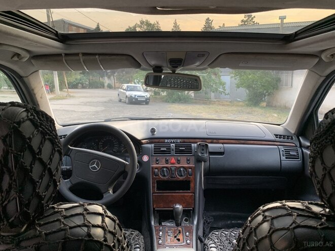 Mercedes E 280 1999, 256,000 km - 2.8 l - Gəncə