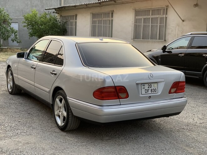 Mercedes E 280 1999, 256,000 km - 2.8 l - Gəncə
