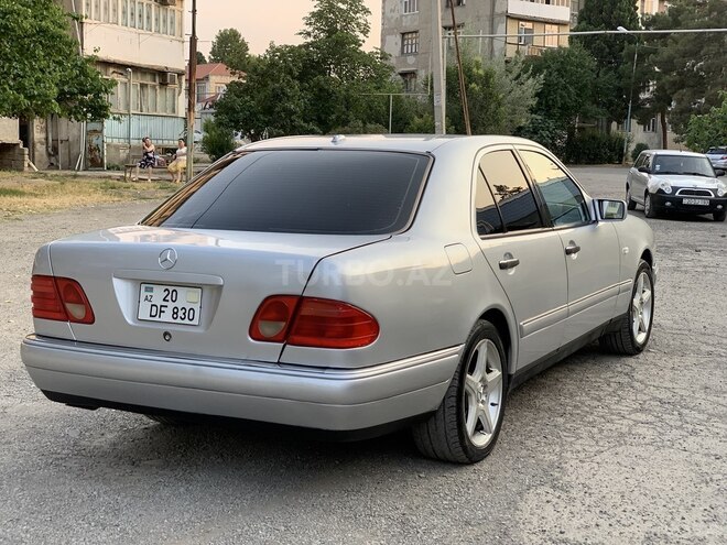Mercedes E 280 1999, 256,000 km - 2.8 l - Gəncə