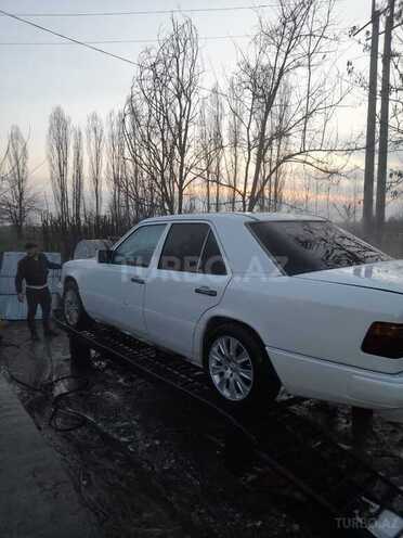 Mercedes E 230 1990, 295,980 km - 2.3 l - Qəbələ