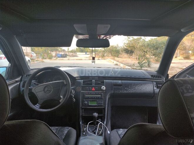 Mercedes E 240 1997, 338,000 km - 2.4 l - Bakı