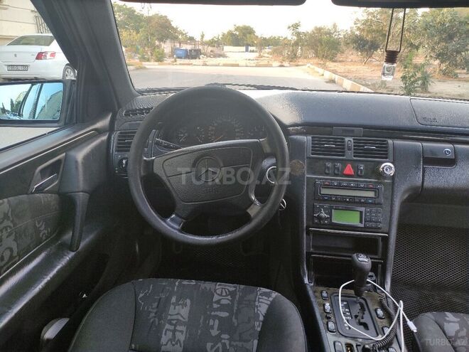 Mercedes E 240 1997, 338,000 km - 2.4 l - Bakı