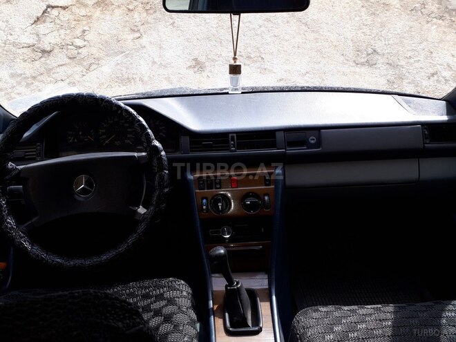 Mercedes E 300 1987, 267,000 km - 3.0 l - Bakı