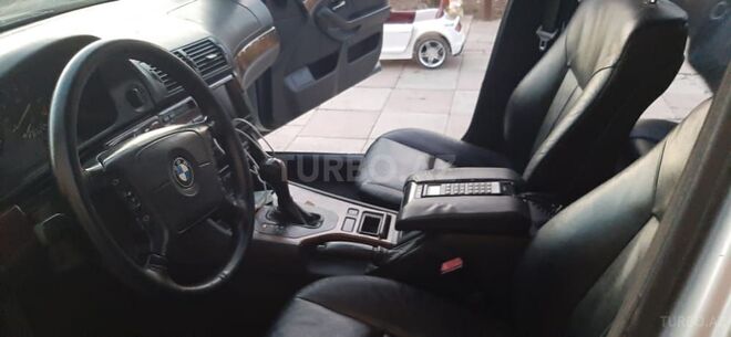 BMW 528 1997, 258,000 km - 2.8 l - Sumqayıt