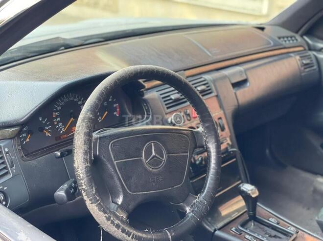 Mercedes E 220 1996, 350,000 km - 2.2 l - Bakı