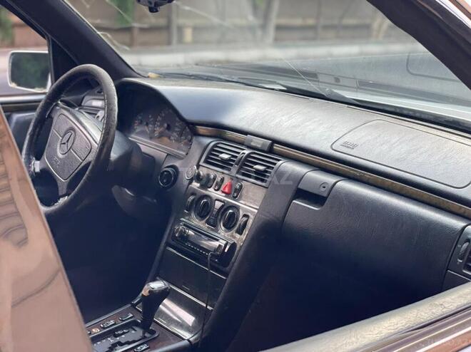 Mercedes E 220 1996, 350,000 km - 2.2 l - Bakı