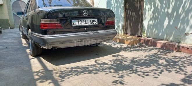 Mercedes E 220 1994, 320,000 km - 2.2 л - Bakı
