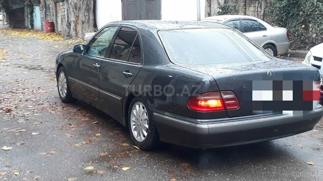 Mercedes E 220 2001, 502,836 km - 2.2 l - Bakı