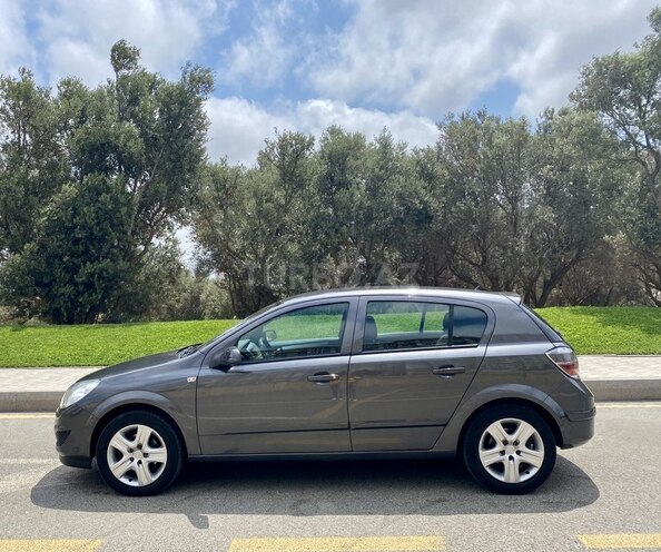 Opel Astra 2009, 139,000 km - 1.4 л - Bakı