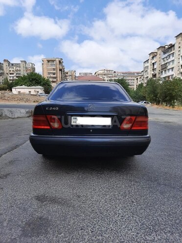 Mercedes E 240 1998, 290,000 km - 2.4 л - Bakı