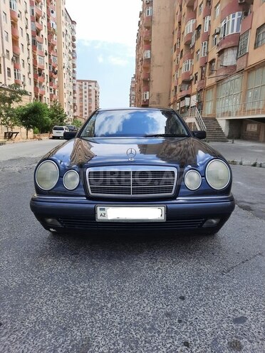 Mercedes E 240 1998, 290,000 km - 2.4 л - Bakı