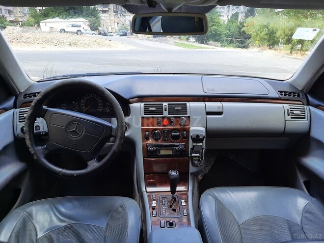 Mercedes E 240 1998, 290,000 km - 2.4 л - Bakı