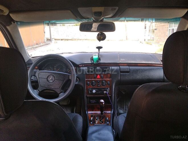 Mercedes E 220 2000, 280,000 km - 2.2 l - Bakı