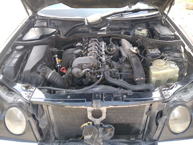 Mercedes E 220 2000, 280,000 km - 2.2 l - Bakı