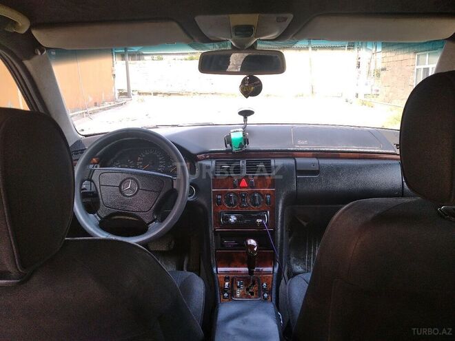 Mercedes E 220 2000, 280,000 km - 2.2 l - Bakı