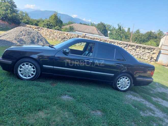 Mercedes E 320 2001, 313,000 km - 3.2 л - Balakən