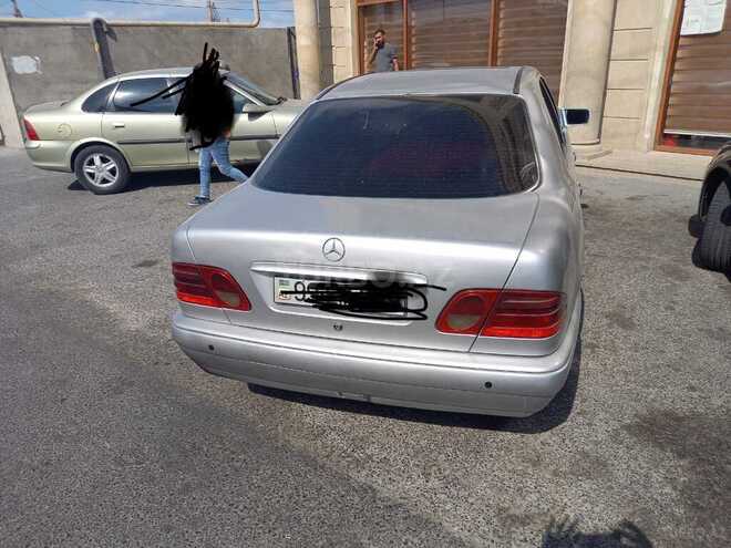 Mercedes E 220 1999, 300,000 km - 2.2 l - Bakı