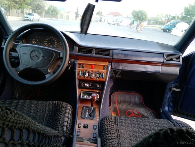 Mercedes E 220 1993, 254,800 km - 2.2 l - Sumqayıt