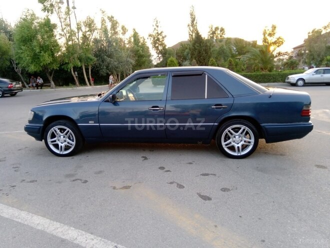 Mercedes E 220 1993, 254,800 km - 2.2 l - Sumqayıt