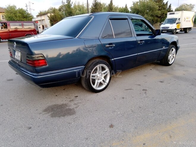 Mercedes E 220 1993, 254,800 km - 2.2 l - Sumqayıt
