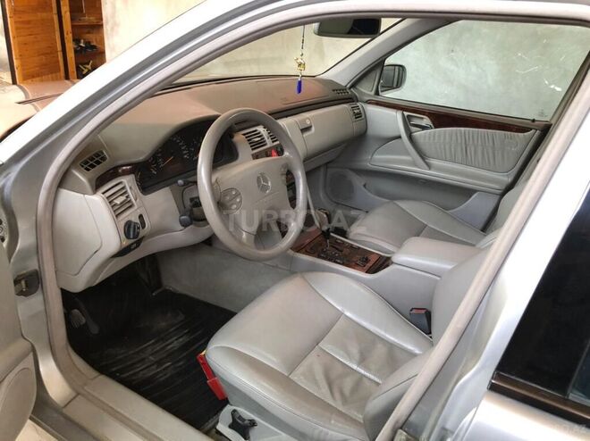 Mercedes E 270 2000, 298,497 km - 2.7 l - Neftçala