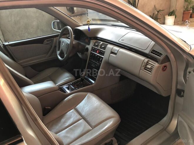 Mercedes E 270 2000, 298,497 km - 2.7 l - Neftçala