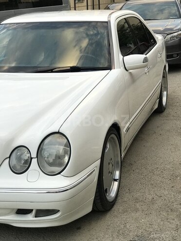Mercedes E 240 2000, 311,528 km - 2.4 l - Bakı