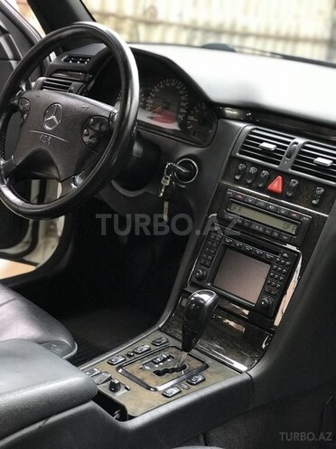 Mercedes E 240 2000, 311,528 km - 2.4 l - Bakı