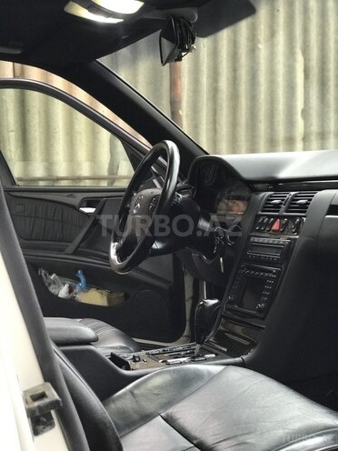Mercedes E 240 2000, 311,528 km - 2.4 l - Bakı