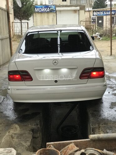 Mercedes E 240 2000, 311,528 km - 2.4 l - Bakı