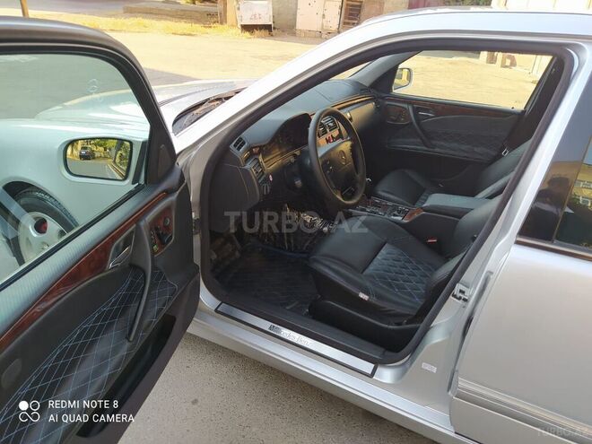 Mercedes E 240 2000, 318,000 km - 2.4 л - Bakı
