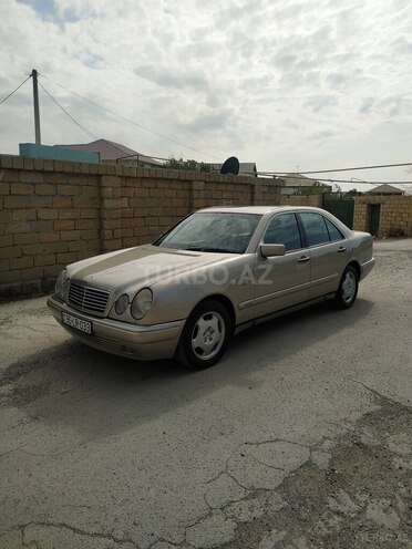 Mercedes E 240 1998, 290,580 km - 2.4 л - Bakı