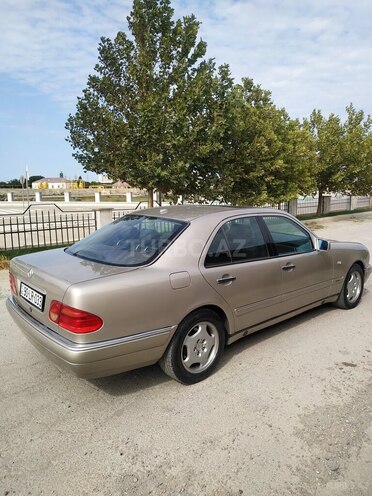 Mercedes E 240 1998, 290,580 km - 2.4 л - Bakı
