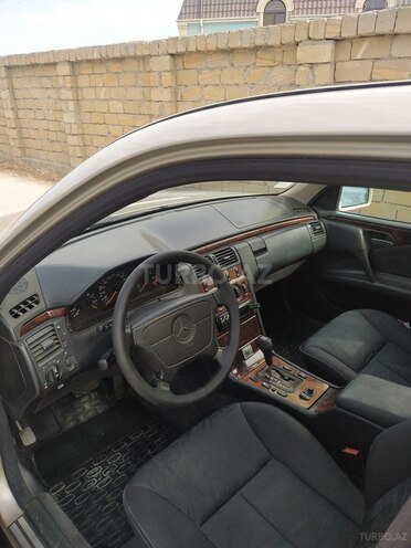 Mercedes E 240 1998, 290,580 km - 2.4 л - Bakı