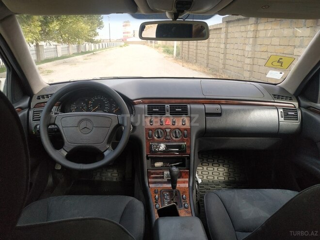 Mercedes E 240 1998, 290,580 km - 2.4 л - Bakı
