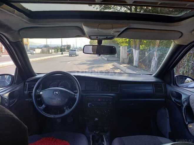 Opel Vectra 1997, 18,000 km - 1.8 l - Quba