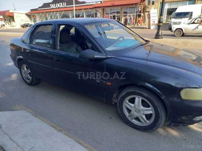 Opel Vectra 1997, 18,000 km - 1.8 l - Quba