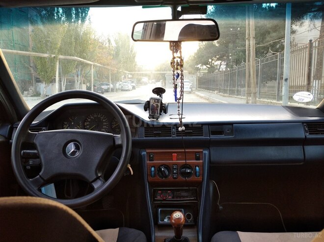 Mercedes E 260 1989, 211,000 km - 2.6 л - Bakı