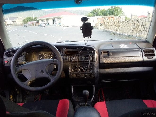 Volkswagen Vento 1993, 123,456 km - 1.8 l - Qax
