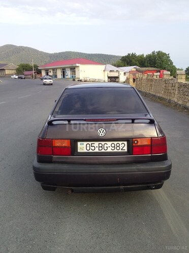 Volkswagen Vento 1993, 123,456 km - 1.8 l - Qax