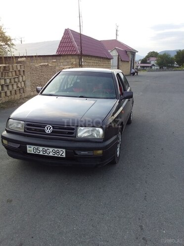 Volkswagen Vento 1993, 123,456 km - 1.8 l - Qax
