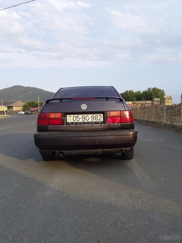 Volkswagen Vento 1993, 123,456 km - 1.8 l - Qax