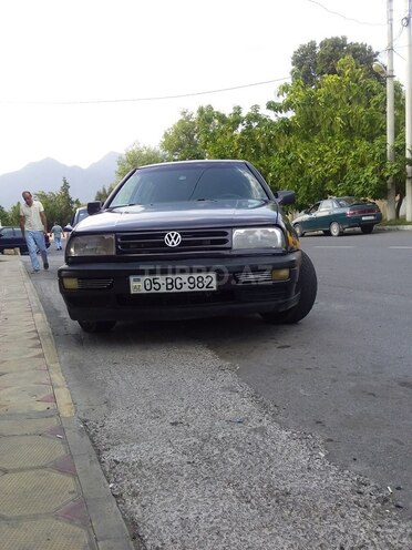 Volkswagen Vento 1993, 123,456 km - 1.8 l - Qax