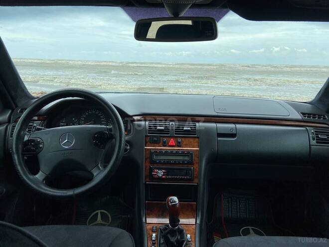 Mercedes E 240 2000, 260,000 km - 2.4 l - Xırdalan