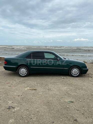 Mercedes E 240 2000, 260,000 km - 2.4 l - Xırdalan